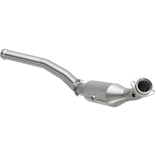 Direct-Fit MagnaFlow Catalytic Converter OEM Grade Federal/EPA Compliant 52172 - Stainless Steel 2.5in Main Piping, 50.125in Overall Length, Pre-Converter & Midbed O2 Sensor - SUV OEM Replacement