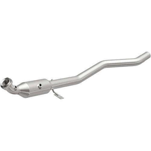 Direct-Fit MagnaFlow Catalytic Converter OEM Grade Federal/EPA Compliant 52173 - Stainless Steel 2.5in Main Piping, 51.75in Overall Length, Pre-Converter & Midbed O2 Sensor - SUV OEM Replacement