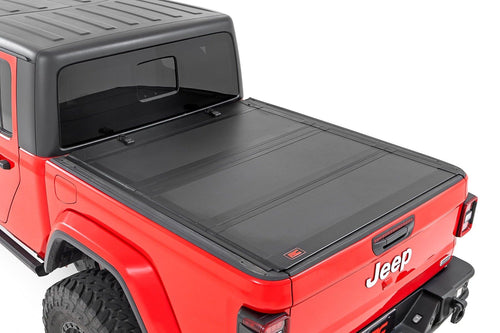 Rough Country Hard Tri-Fold Truck Bed Cover, Truck Tonneau Covers Flip Up for Jeep Gladiator JT (2020-2024) - 5ft Jeep Gladiator Bed Cover, Tonneau Cover - 49620500