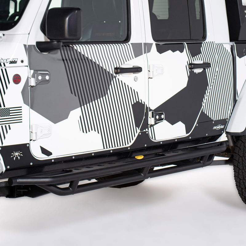 SRC Side Armor Smittybilt w/Step – Textured Black (Fits 20+ JT) – SB79634