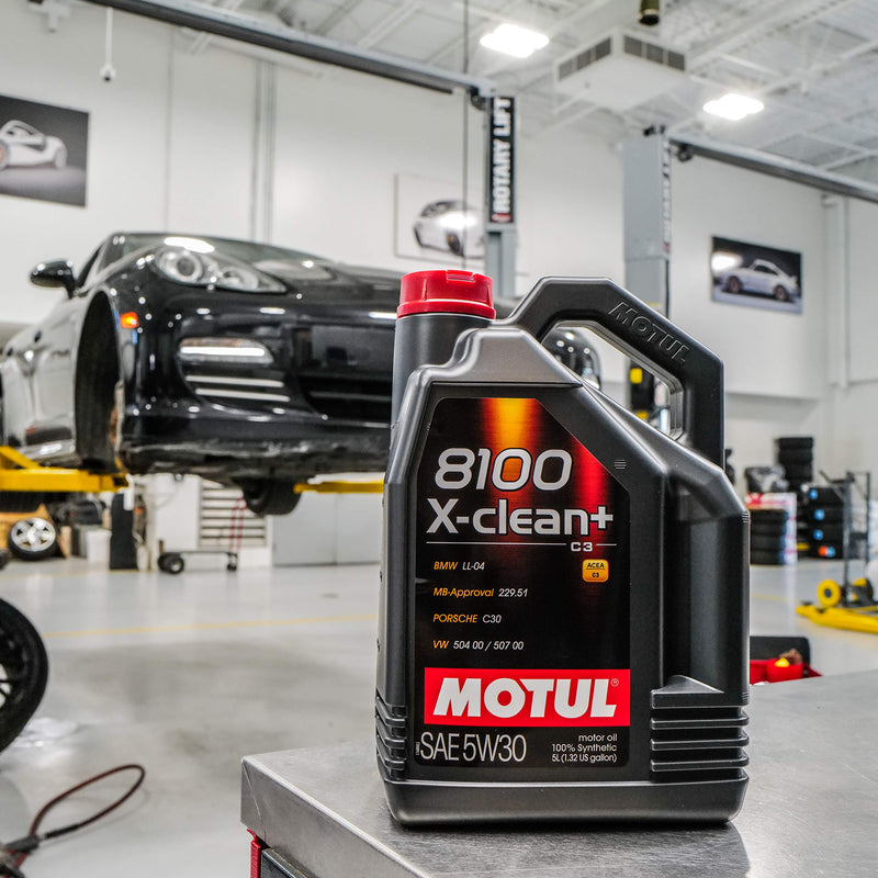 Motul 8100 X-Clean 5W-30 Full Synthetic Motor Oil | Engineered to Help Clean Engine Performance, Protect Emissions Systems | Long Drain Capable, Improved Engine Responsiveness | 5L