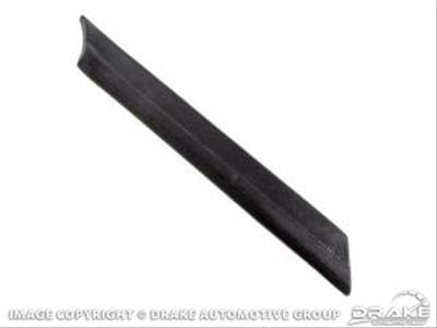 67-68 W/S Piller PAD BLK. R.H. Scott Drake
