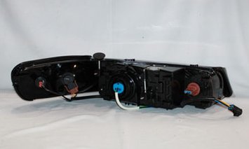 Left Headlight Assembly TYC Compatible with 1998-2002 Lincoln Town Car