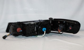 Right Headlight Assembly TYC Compatible with 1998-2002 Lincoln Town Car