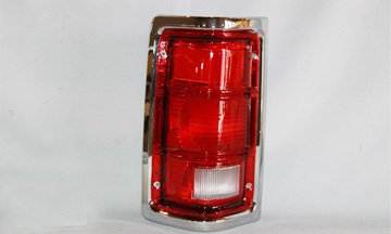 Automotive Pilot Tail Lamp Lens and Housing Driver Side