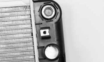 00-05 TYC Cd Dvile 4.6L V8 At 1R Pa (Std) Rad