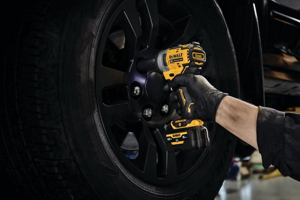 DEWALT XTREME DCF903GJ1G1 12V MAX* Brushless 3/8 in. Cordless Impact Wrench Kit