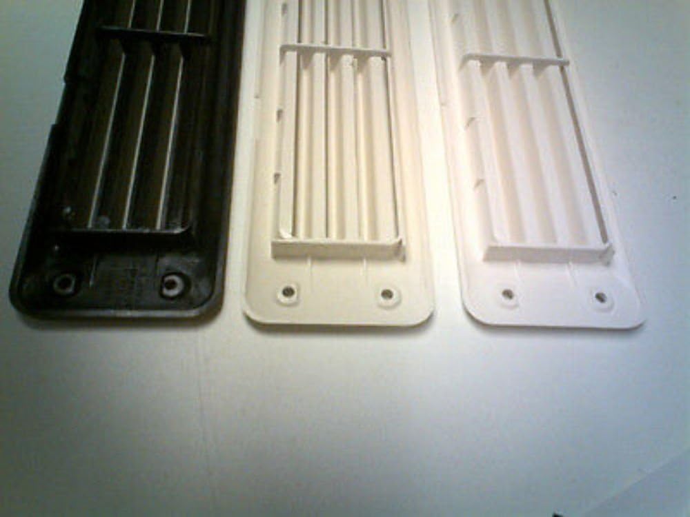 Flush Attwood Louvered Vent Color: Black