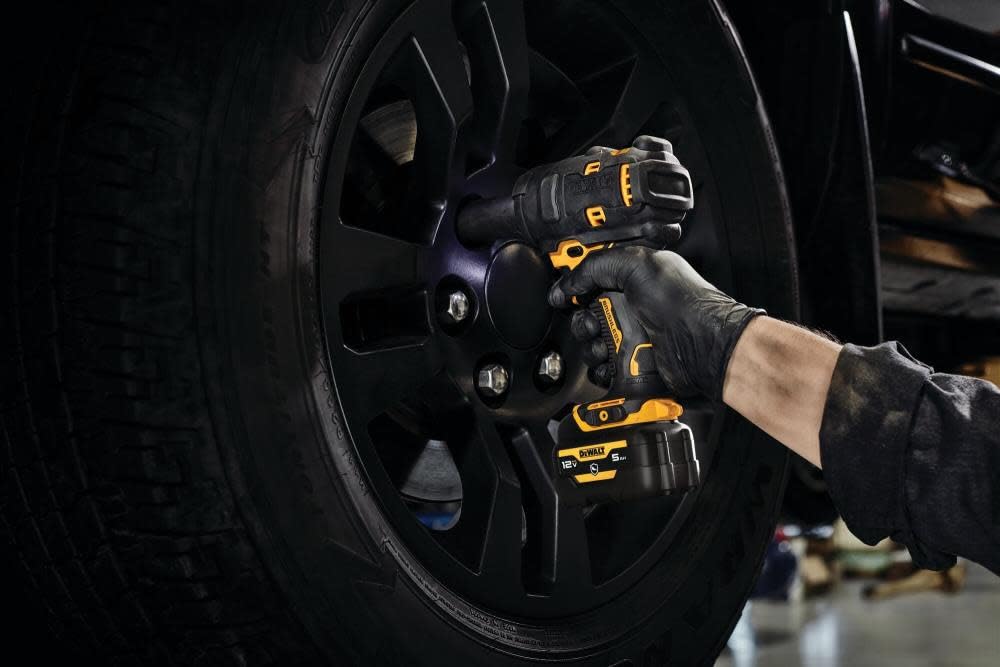 DEWALT XTREME DCF903GJ1G1 12V MAX* Brushless 3/8 in. Cordless Impact Wrench Kit