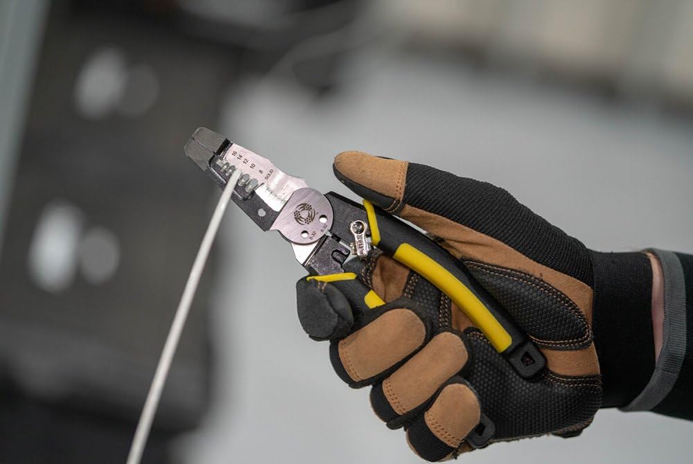 65028140 Southwire Tools & Equipment S816SOLHD Forged Wire Stripper: Strips 8-16 AWG SOL And 10-18 AWG STR; Shears 6-32 & 8-32 Bolts; Linesman Head; Heavy Duty Forged Steel