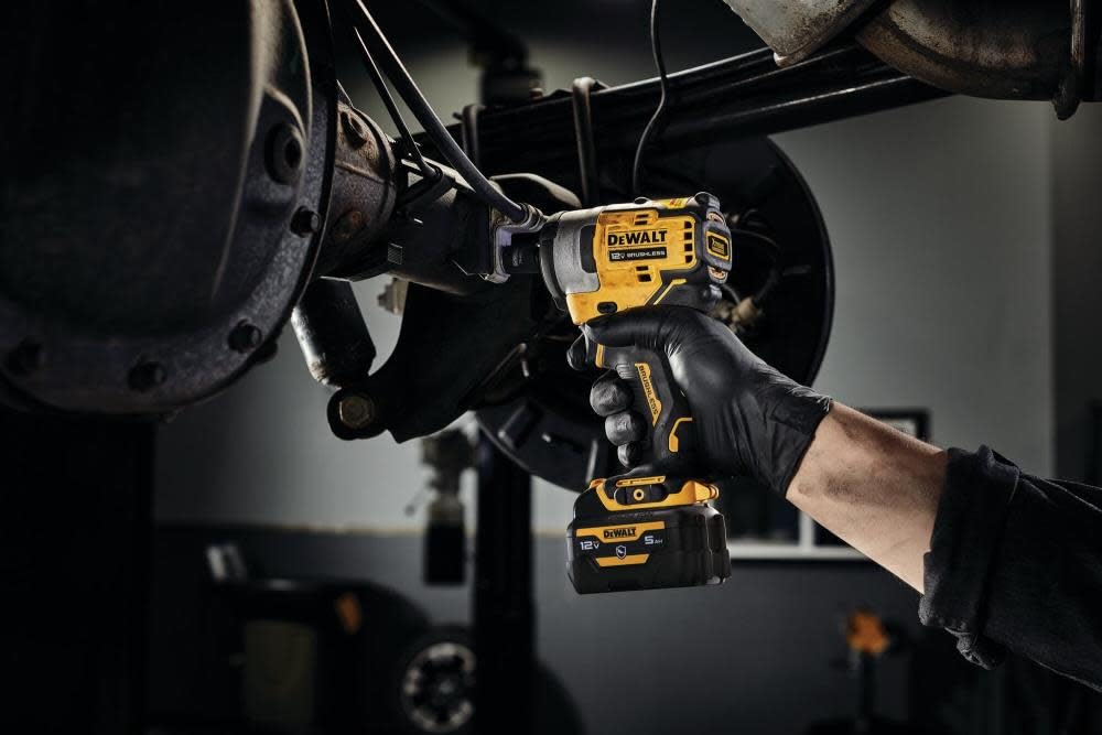 DEWALT XTREME DCF903GJ1G1 12V MAX* Brushless 3/8 in. Cordless Impact Wrench Kit
