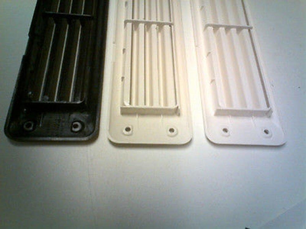 Flush Attwood Louvered Vent Color: Black
