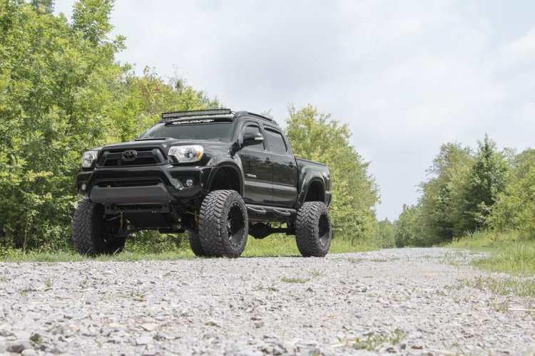 4" Rough Country Suspension Lift Kit with N3 Shocks for Toyota Tacoma 2WD/4WD (2005-2015) - Fits up to 32" Tires