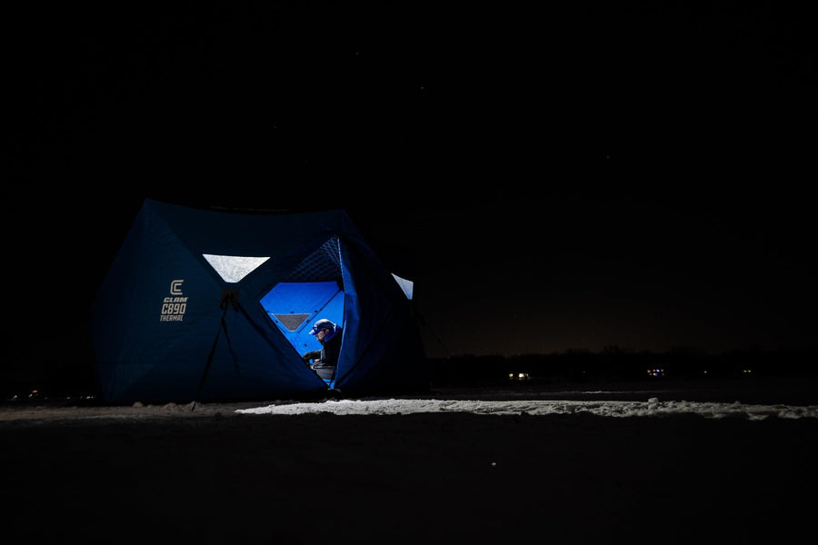 LED Hub Light CLAM – 300 Lumens, Ultra-Bright C.O.B. LED for Ice Fishing Shelters, Long-Lasting Battery, Easy Installation with Alligator Clips