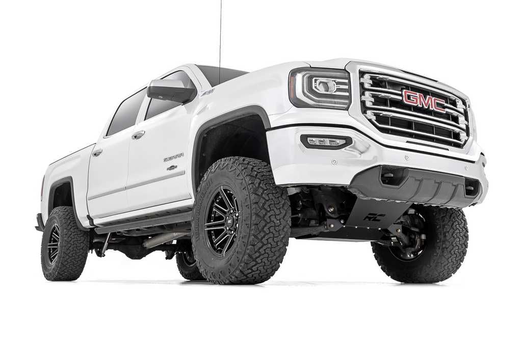 7" Lift Kit Rough Country with M1 Struts/M1 Rear Shocks for Chevy Silverado & GMC Sierra 1500 (2016-2018 w/Stamped Steel Control Arms)