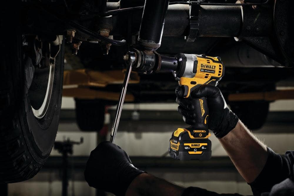 DEWALT DCF901GJ1G1 12V MAX* XTREME Brushless 1/2 in. Cordless Impact Wrench Kit