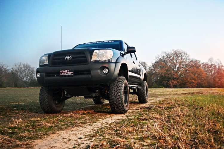 4" Rough Country Suspension Lift Kit with N3 Shocks for Toyota Tacoma 2WD/4WD (2005-2015) - Fits up to 32" Tires