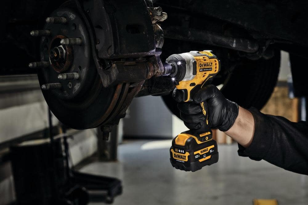 DEWALT XTREME DCF903GJ1G1 12V MAX* Brushless 3/8 in. Cordless Impact Wrench Kit