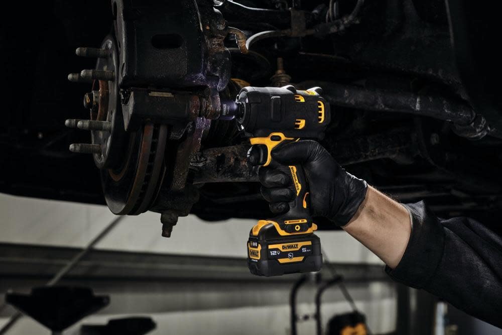DEWALT DCF901GJ1G1 12V MAX* XTREME Brushless 1/2 in. Cordless Impact Wrench Kit