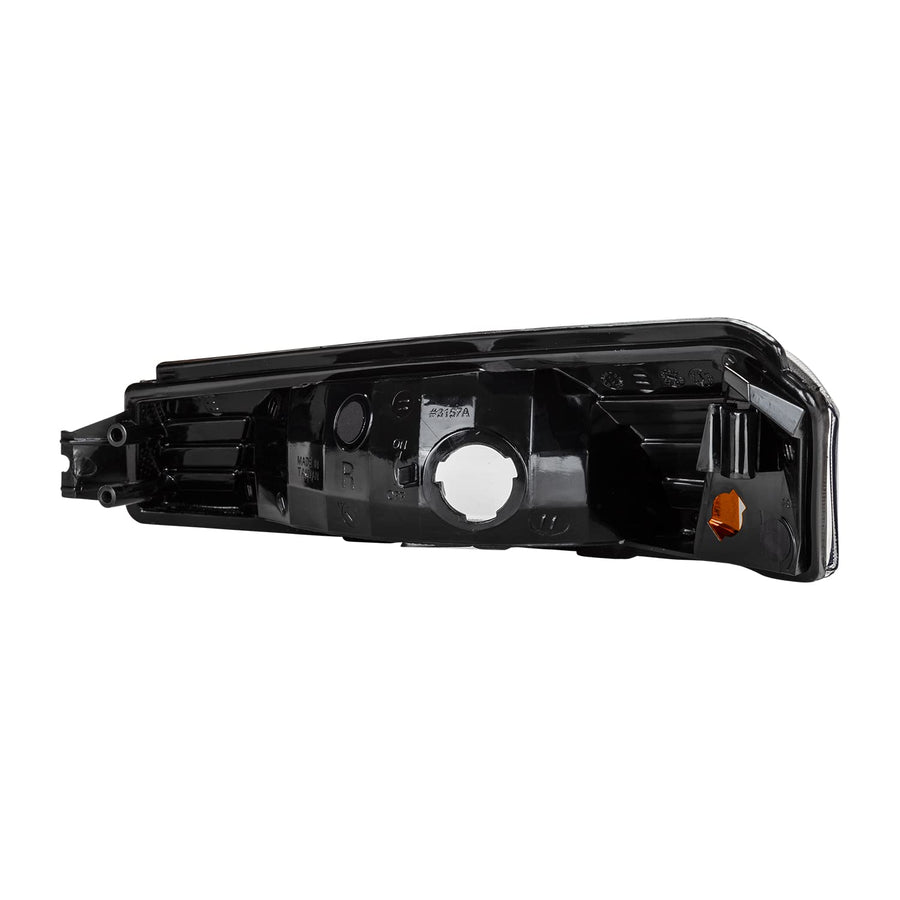 Right Turn Signal/Parking Light TYC Compatible with 2002-2006 Chevrolet Avalanche