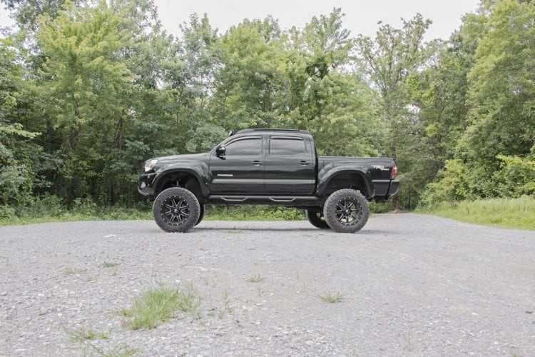 4" Rough Country Suspension Lift Kit with N3 Shocks for Toyota Tacoma 2WD/4WD (2005-2015) - Fits up to 32" Tires