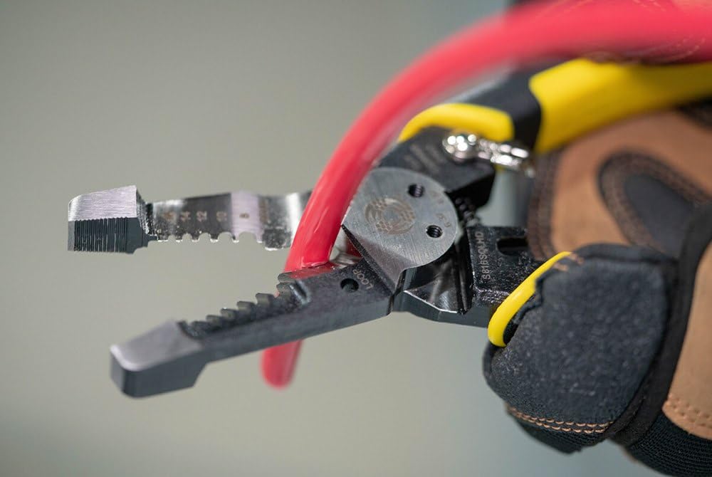 65028140 Southwire Tools & Equipment S816SOLHD Forged Wire Stripper: Strips 8-16 AWG SOL And 10-18 AWG STR; Shears 6-32 & 8-32 Bolts; Linesman Head; Heavy Duty Forged Steel
