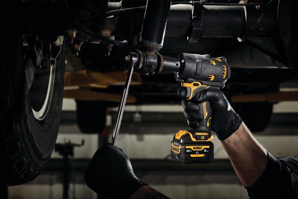 DEWALT DCF901GJ1G1 12V MAX* XTREME Brushless 1/2 in. Cordless Impact Wrench Kit