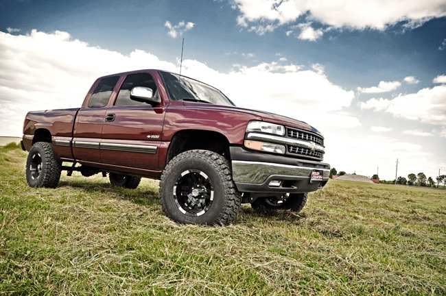 6" Lift Kit Rough Country w/M1 Shocks for 99-06 Chevy/GMC 1500 2WD - 23440
