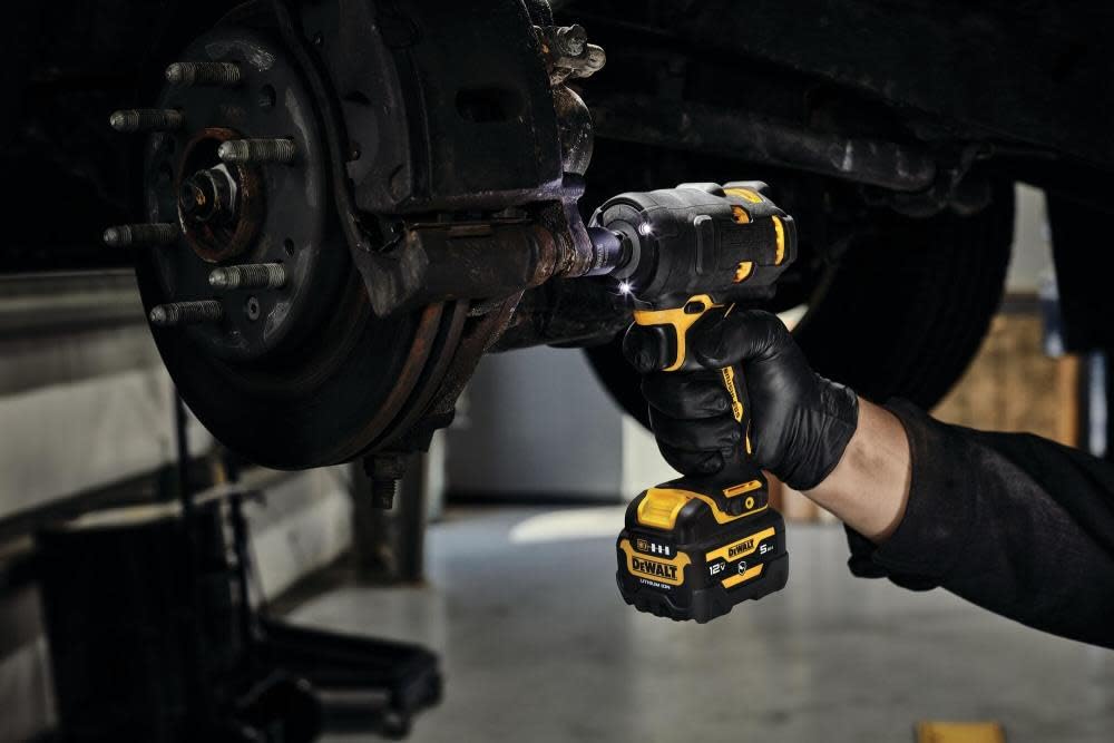 DEWALT XTREME DCF903GJ1G1 12V MAX* Brushless 3/8 in. Cordless Impact Wrench Kit