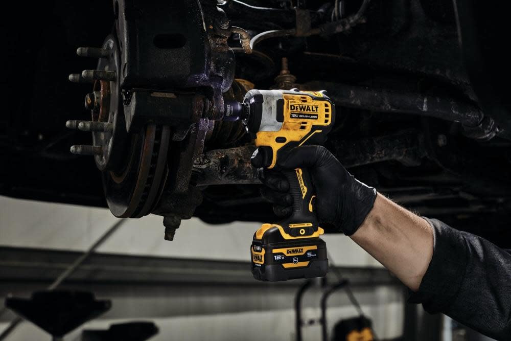 DEWALT DCF901GJ1G1 12V MAX* XTREME Brushless 1/2 in. Cordless Impact Wrench Kit