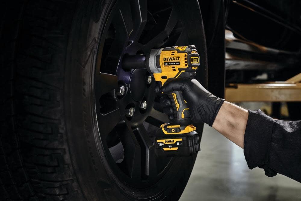 DEWALT DCF901GJ1G1 12V MAX* XTREME Brushless 1/2 in. Cordless Impact Wrench Kit