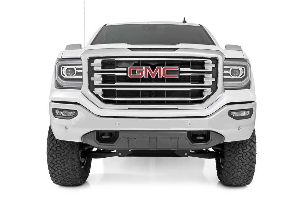 7" Lift Kit Rough Country with M1 Struts/M1 Rear Shocks for Chevy Silverado & GMC Sierra 1500 (2016-2018 w/Stamped Steel Control Arms)