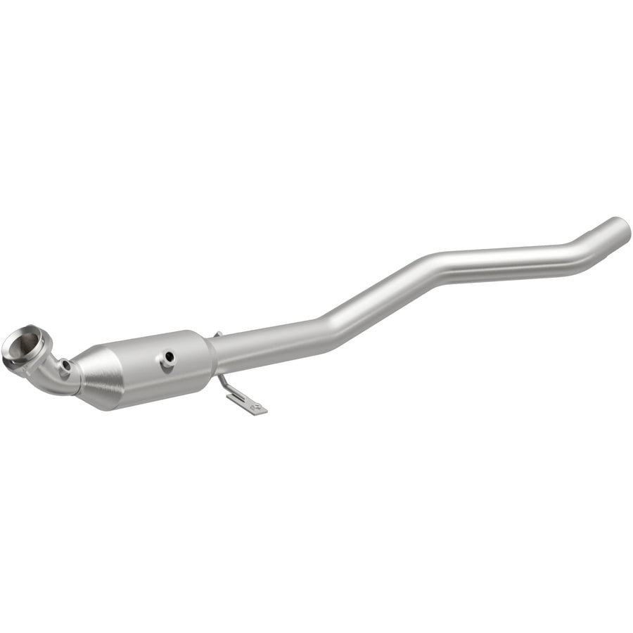Direct-Fit MagnaFlow Catalytic Converter OEM Grade Federal/EPA Compliant 52173 - Stainless Steel 2.5in Main Piping, 51.75in Overall Length, Pre-Converter & Midbed O2 Sensor - SUV OEM Replacement