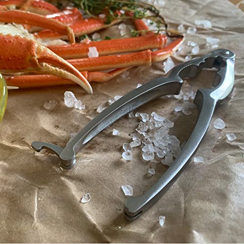 Bayou Classic Seafood Cracker 300-201 Features Firm Grip Point for Legs and Claws Spring Loaded Hinge and Locking Handle