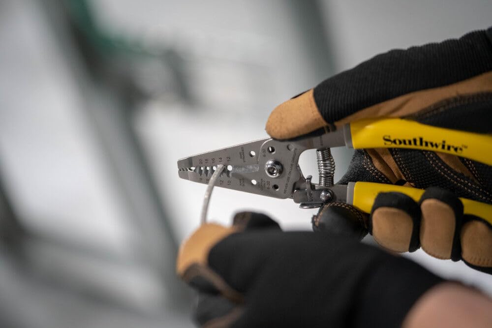 58278040 Southwire - S1018SOL Wire Stripper and Cutter for Stranded and Solid Copper Wire; Strips 10-18 AWG Solid; Strips 12-20 AWG Stranded; Features Wire Bending Hole & Screw Shearing Holes