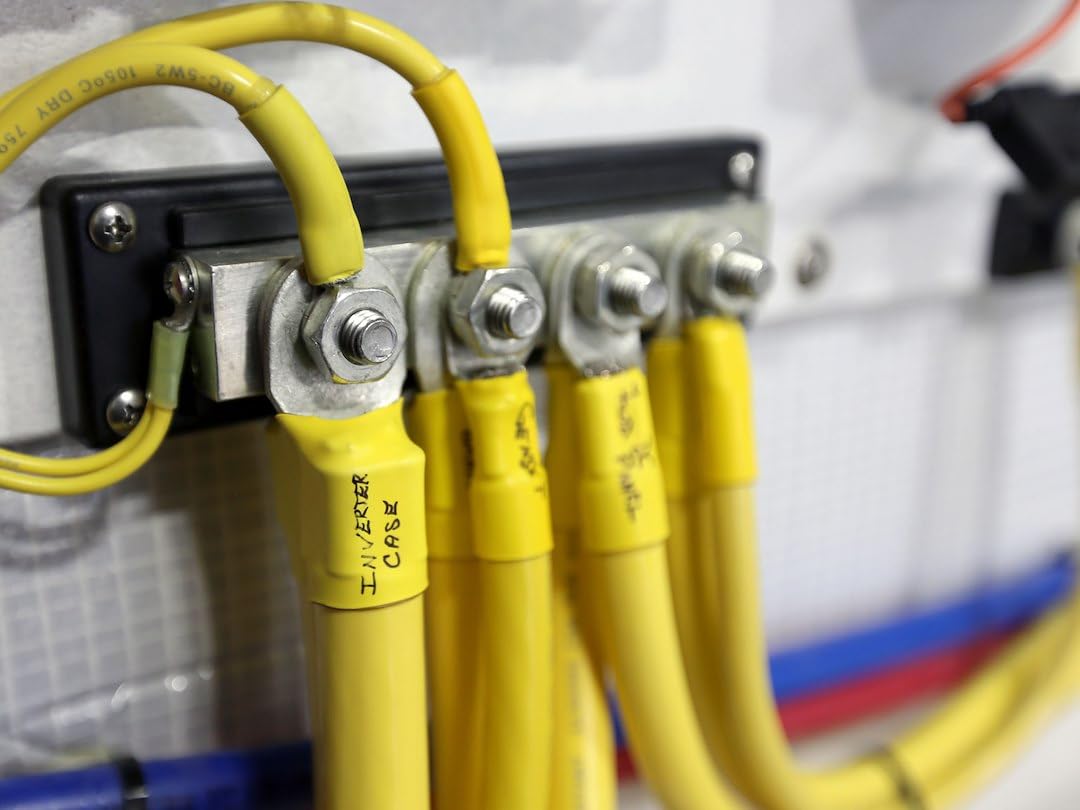 PowerBar Blue Sea Systems 2104 BusBar with Four 3/8, 600A
