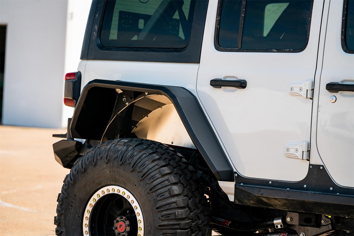 19-20 Ram 2500 iDentity Rear Beauty Ring & Step Pads Road Armor (4192DRMR)