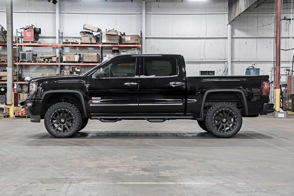 3.5" Rough Country Lift Kit w/N3 Struts for 14-16 Chevy/GMC 1500 2WD - 198.23