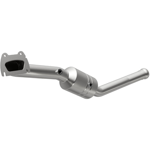 MagnaFlow 49737 Catalytic Converter: OEM Grade, Direct-Fit, For 2011-2012 Jeep Grand Cherokee, For 2011-2012 Dodge Durango (EPA Compliant)