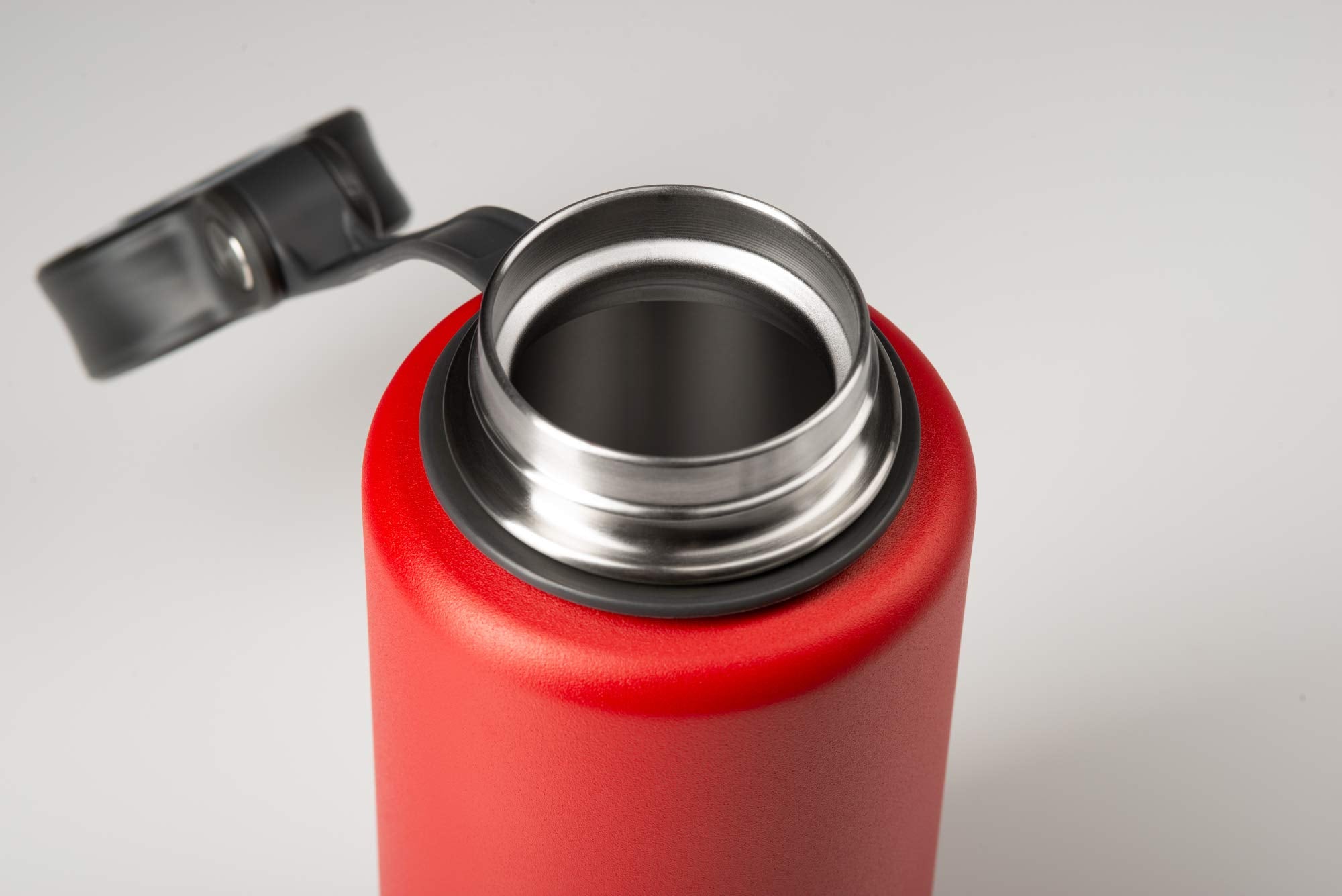 Microlite 1000 Twist GSI Outdoors 33 fl.oz. Vacuum Insulated Stainless Steel Water Bottle, Haute Red