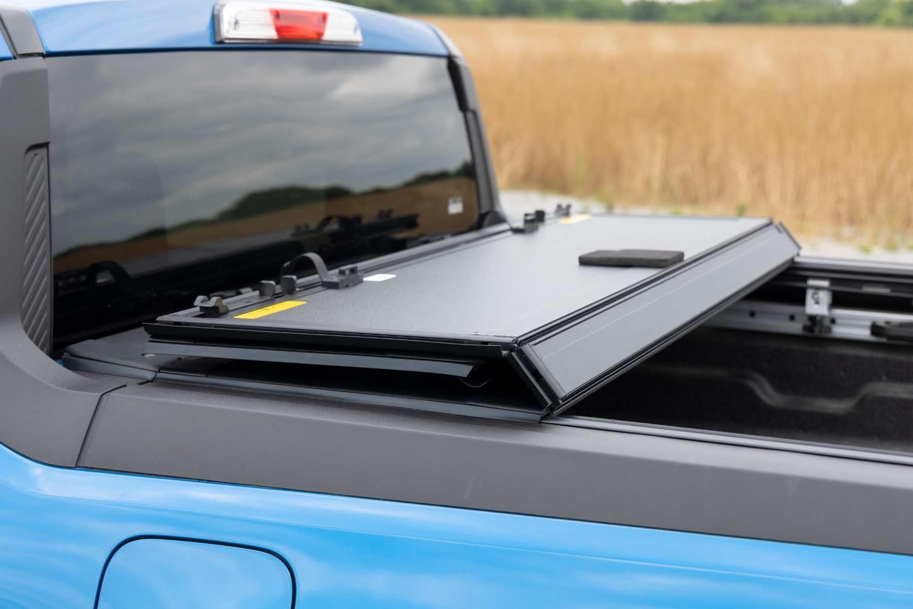 Rough Country Hard Tonneau Cover Tri-Fold for Ford Maverick (2022-2025) - Aluminum Flip-Up Folding Bed Cover, Fits 4'6 (54.4") Bed