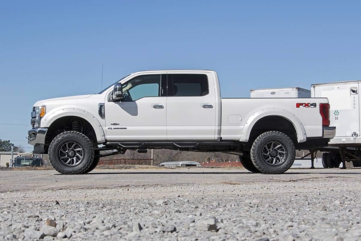 4WD Rough Country 4.5" Lift Kit for 2017-2022 Ford Super Duty | Diesel - 55020