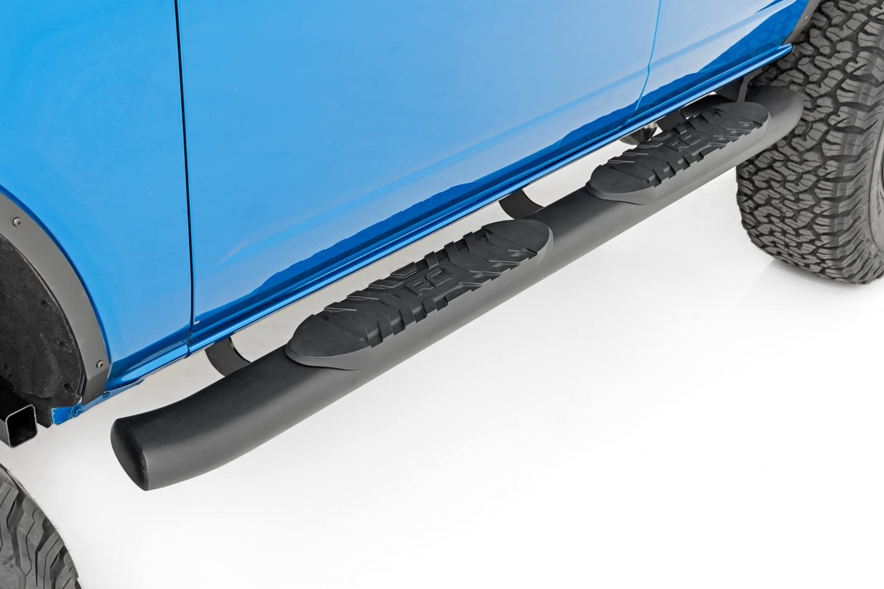 Oval Nerf Step Bars Rough Country for Ford Bronco (2021-2025) 4-Door - OEM Style Rails with Built-in Side Steps