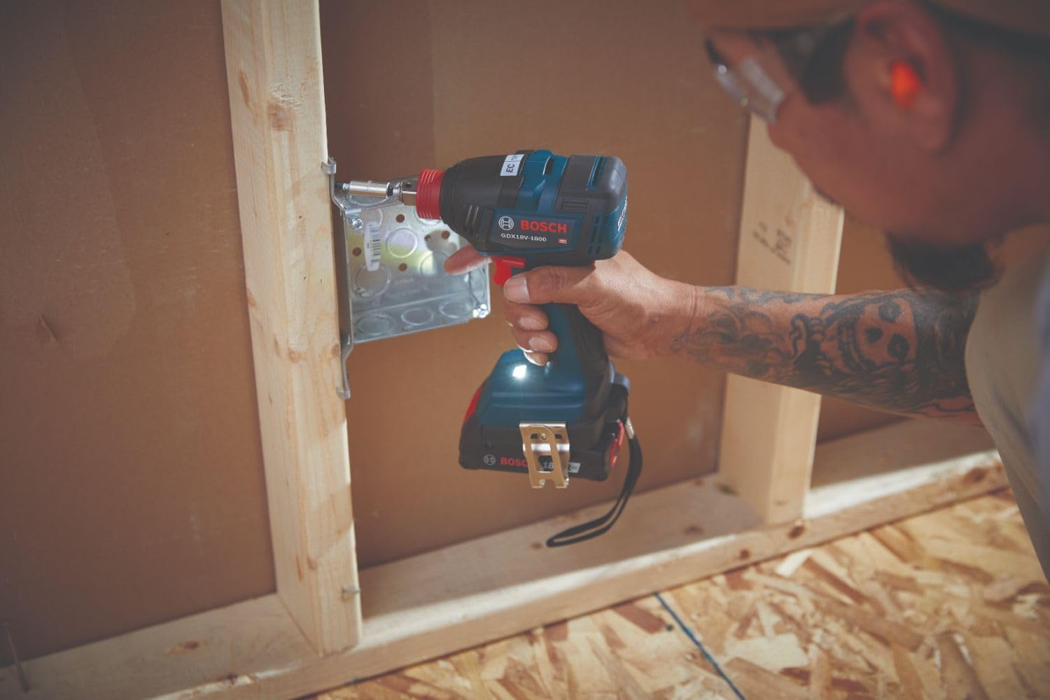 GXL18V-240B22 Bosch 18V 2-Tool Combo Kit with 1/2 In. Hammer Drill/Driver, Two-In-One 1/4 In. and 1/2 In. Bit/Socket Impact Driver/Wrench and (2) 2 Ah Standard Power Batteries