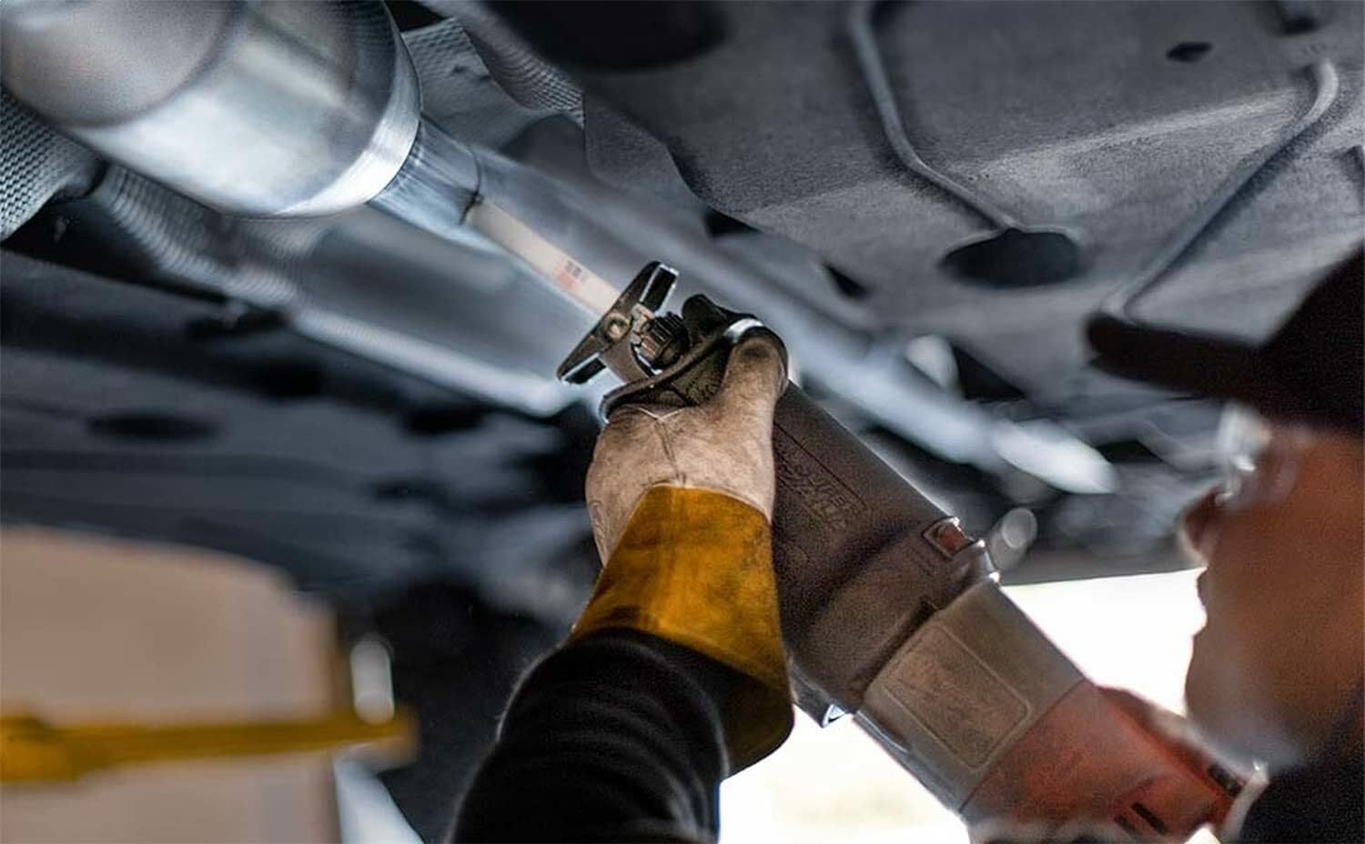 California Grade MagnaFlow Catalytic Converter 5631752: Direct-Fit, Compatible with 2004-2009 Toyota Prius (CARB Compliant)