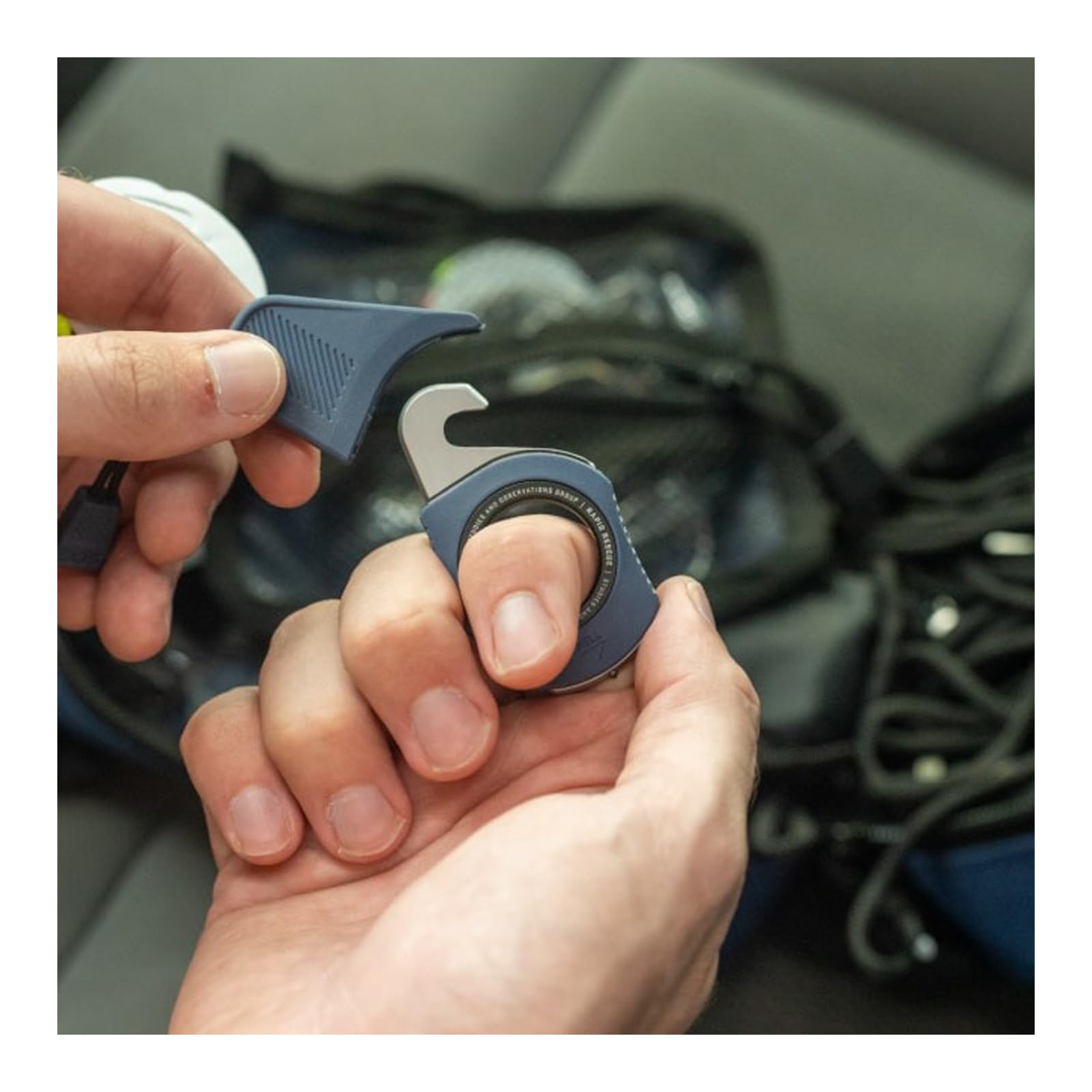 SOG Multi-Tool Rapid Rescue | Stainless Steel Seatbelt Cutter, GRN Handle, Aluminum Pull-Ring, Quick to Deploy from The Sheath, Midnight Blue