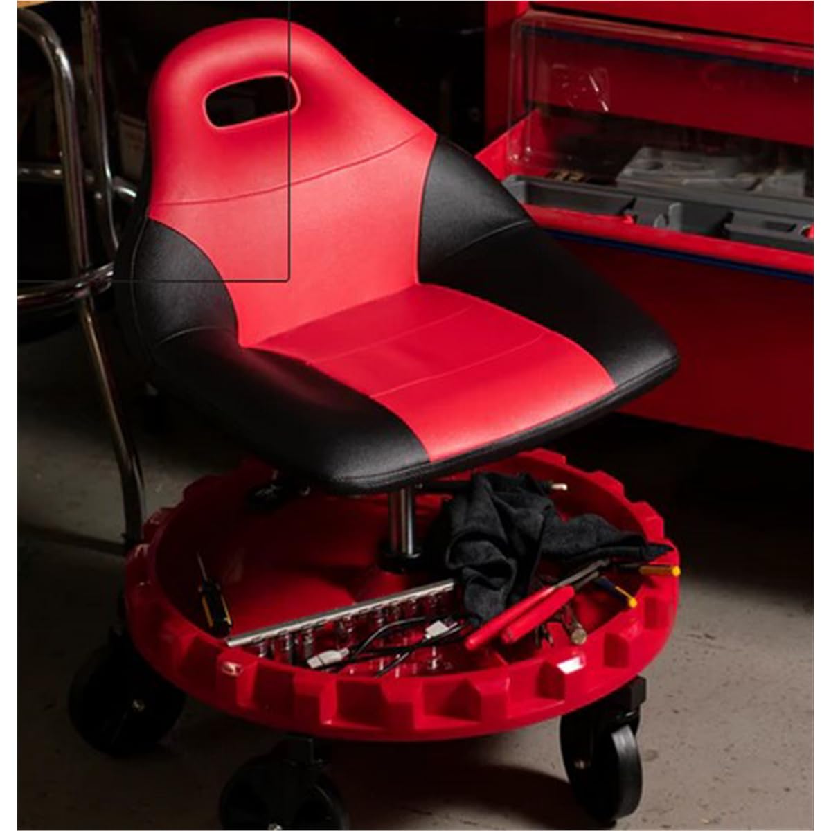 2-700R Traxion 2-700 Progear Mobile Rolling Gear Race Seat With Tray And Five All Terrain Casters - Red