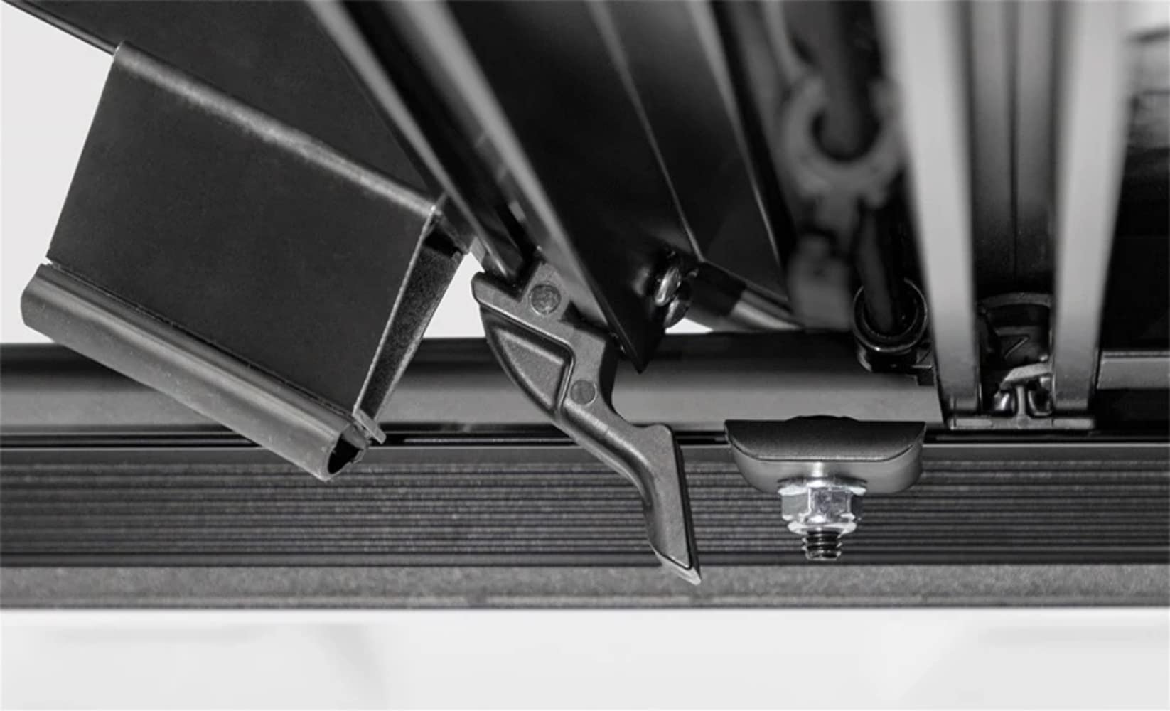 Hard Tri-Fold Cover LOMAX B3040049; Black Urethane Finish; Split Rail;