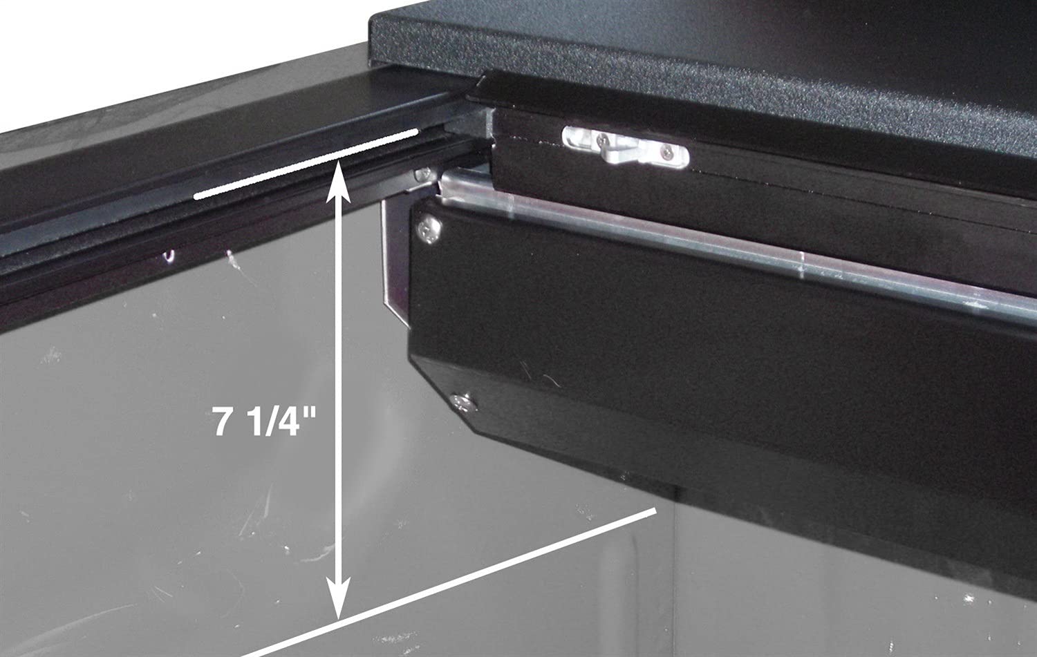LG263M - RealTruck Roll-N-Lock M-Series Truck Bed Cover Fits Canyon Colorado