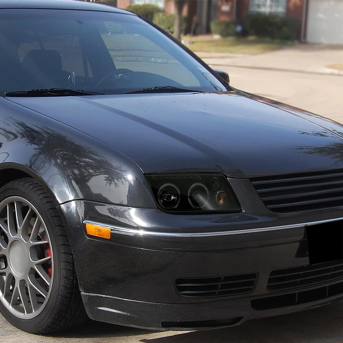Glossy Black SPEC-D TUNING R8 Style Projector Headlights w/Fog Lamps Compatible with 1999-2005 VW Jetta/Bora Mk4, Left + Right Pair Headlamps Assembly